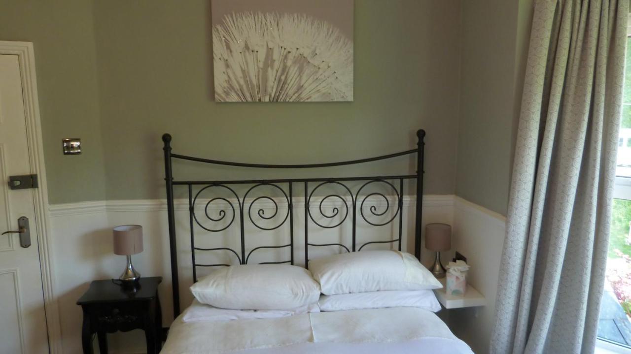 Twin Oaks Guest House Cadnam ภายนอก รูปภาพ